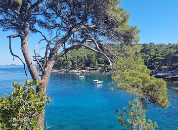 croatia/dubrovnik-riviera/landmark/buza-na-lokrumu