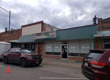 nebraska/columbus/landmark/picket-fence-cafe