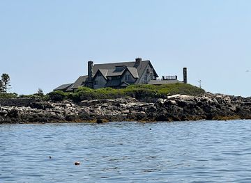 maine/kennebunkport/landmark/rugosa-lobster-tours