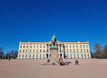 norway/oslo/landmark/slottsplassen
