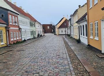 denmark/funen/attraction/andersen-on-the-bench