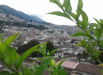 ecuador/quito/la-floresta/landmark/calle-la-ronda