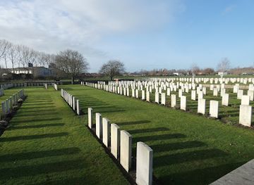 belgium/ypres/landmark/white-house-cemetery-st-jean-les-ypres