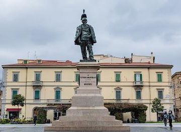 italy/pisa/landmark/monumento-a-vittorio-emanuele-ii