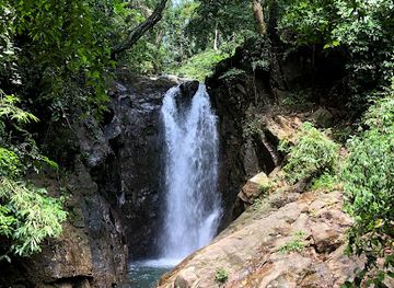 sri-lanka/ratnapura/landmark/rajanawa-waterfall