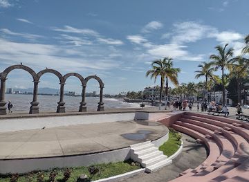 mexico/puerto-vallarta/marina-vallarta/landmark/los-arcos