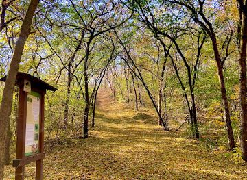 hungary/nyirseg/landmark/eordogh-abranyi-szapary-kastelykert-es-beke-istvan-tanosveny