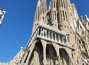 spain/barcelona/eixample/landmark/placa-de-la-sagrada-familia