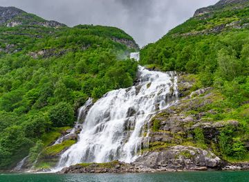norway/geirangerfjord/landmark/bringefossen