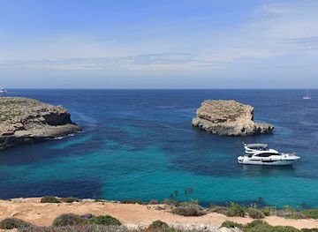 malta/gozo-and-comino/landmark/comino-plus-boat-charters