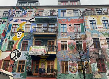 germany/berlin/friedrichshain/landmark/graffiti-wall-of-fame