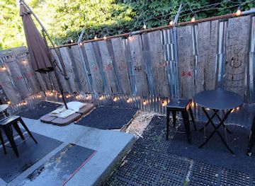 massachusetts/hyannis/landmark/house-of-hatchets