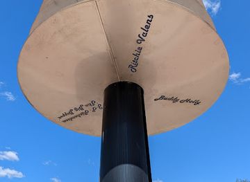 iowa/clear-lake/landmark/three-stars-plaza