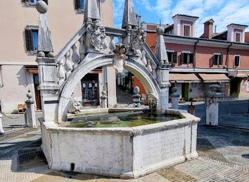 slovenia/koper/landmark/da-ponte-fountain