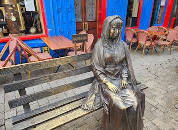 ireland/galway/landmark/galway-girl-statue