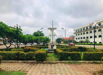 laos/vientiane/landmark/three-head-elephant-statue