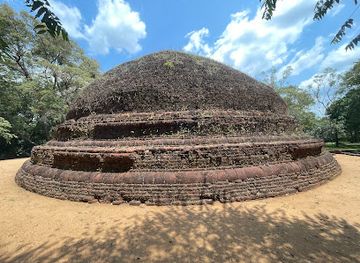 sri-lanka/north-central-province/landmark/navehera-archaeological-site