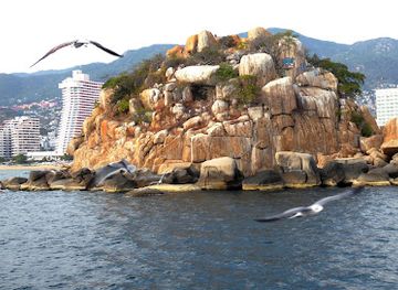 mexico/acapulco/landmark/fiesta-bonanza-yachts