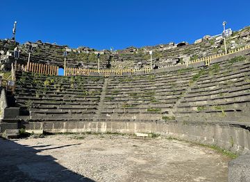 jordan/um-qais/landmark/roman-theatre