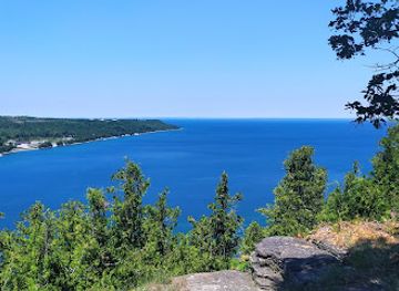 canada/northern-ontario/landmark/east-bluff-lookout