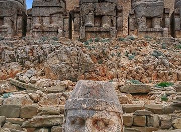 turkiye/mediterranean-region/landmark/mount-nemrut