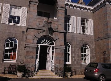 guernsey/castel/landmark/saumarez-park