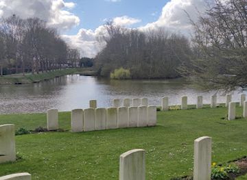 belgium/ypres/landmark/ramparts-cemetery-lille-gate