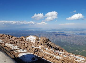 colorado/colorado-springs/manitou-springs/landmark/the-broadmoor-manitou-and-pikes-peak-cog-railway
