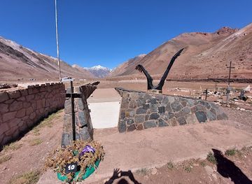 argentina/cuyo/landmark/cementerio-de-los-andinistas