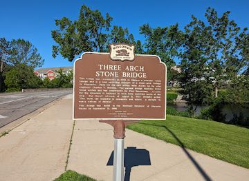 wisconsin/great-river-road/landmark/wisconsin-state-historical-marker-471-three-arch-stone-bridge