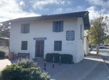 california/carmel-by-the-sea/landmark/casa-del-oro