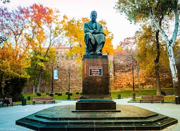 azerbaijan/greater-caucasus/landmark/monument-to-mirza-alakbar-sabir