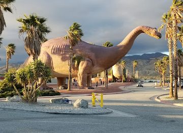 california/palm-desert/landmark/cabazon-dinosaurs-world-s-biggest-dinosaurs