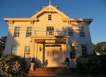 wisconsin/northwoods/landmark/cupola-house-shops