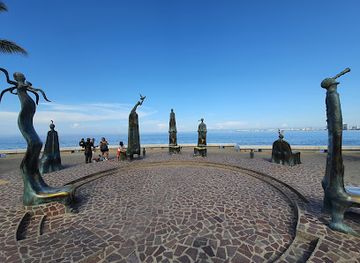 mexico/puerto-vallarta/landmark/la-rotonda-del-mar
