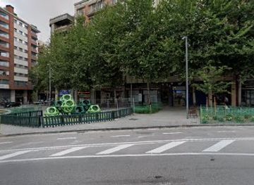 spain/lleida/landmark/building-on-the-rambla-de-aragon-5