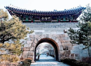 south-korea/gwandong-region/landmark/hongjimun-gate-and-tangchundaeseong-fortress