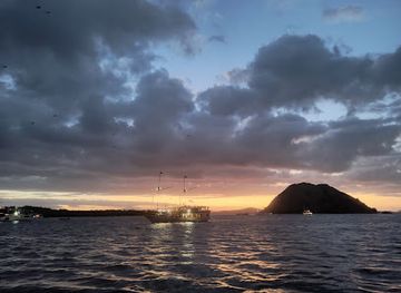 indonesia/labuan-bajo/landmark/pulau-kalong