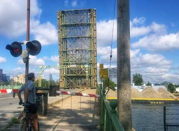 canada/okanagan/landmark/cherry-street-strauss-trunnion-bascule-bridge