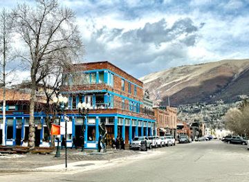 colorado/aspen/landmark/moncler