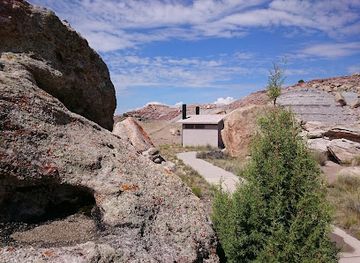 utah/book-cliffs/landmark/jurassic-national-monument-cleveland-lloyd-dinosaur-quarry