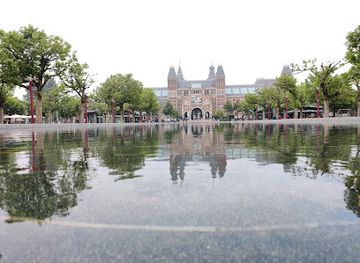 netherlands/amsterdam/museumplein/landmark/moco-museum