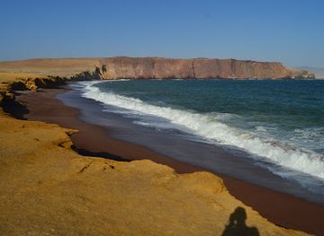 peru/paracas-national-reserve/landmark/playa-roja