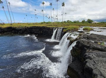 samoa/alofaaga-blowholes/landmark/mu-pagoa-waterfall