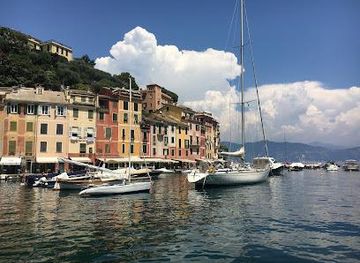 italy/cinque-terre/landmark/molo-umberto-i