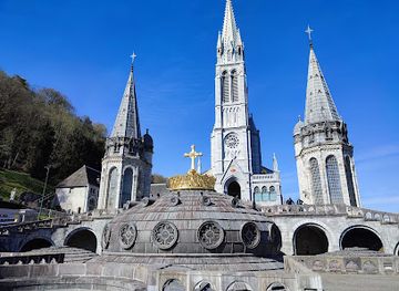 france/lourdes/landmark/massabielle-grotto