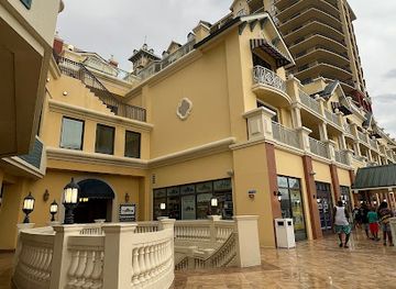 florida/destin/landmark/noah-heather-present-maximum-magic