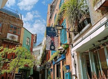 united-kingdom/windsor/landmark/neal-s-yard-courtyard