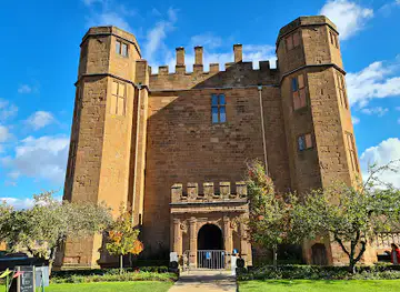 Kenilworth Castle and Elizabethan Garden