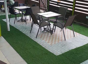 ghana/bono-region/landmark/henz-irish-cafe